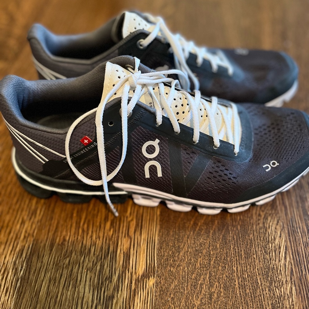 On cloud womens sneakers